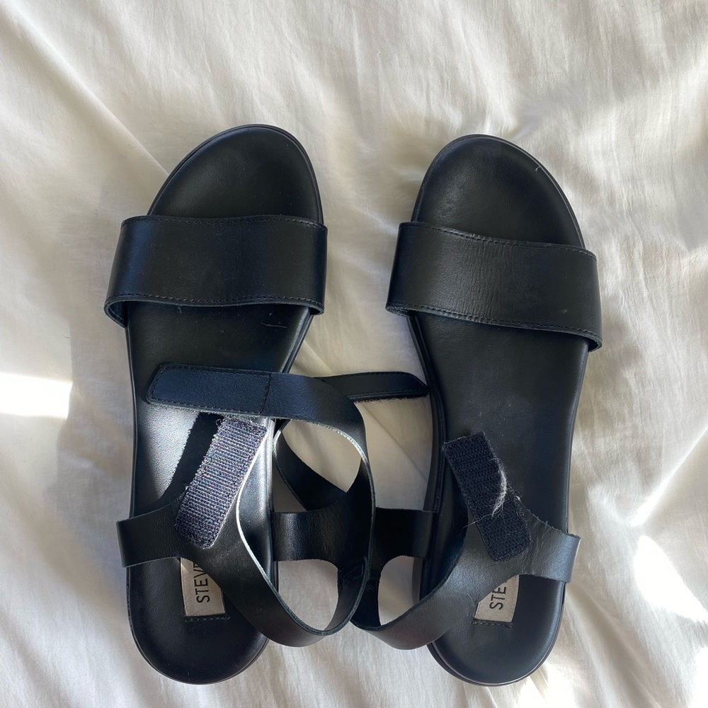 Steve Madden black platform sandals